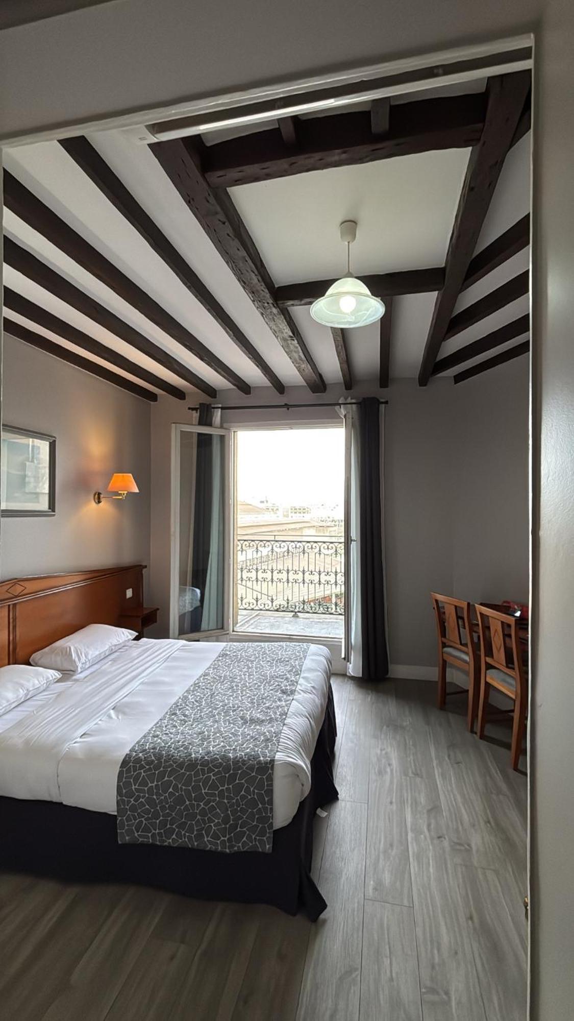 Richmond Gare Du Nord